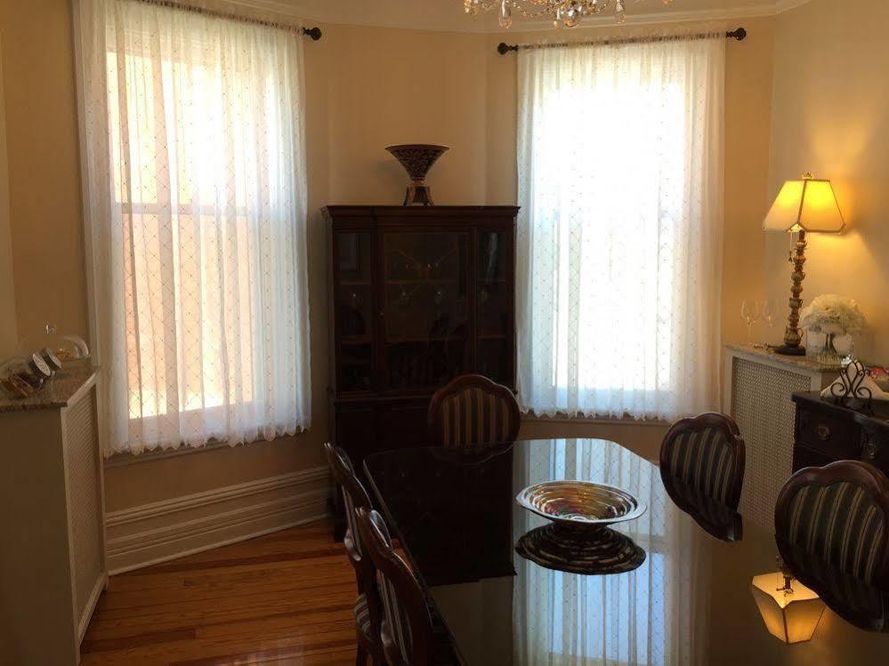The Century House Bed And Breakfast ออตตาวา ภายนอก รูปภาพ