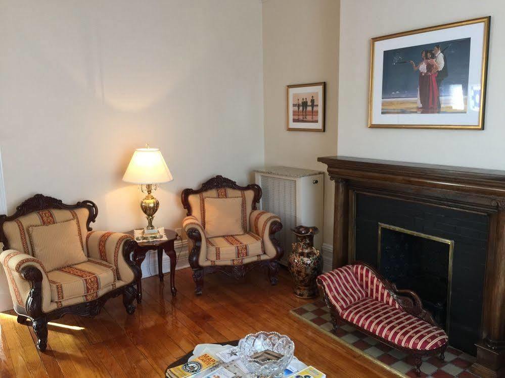 The Century House Bed And Breakfast ออตตาวา ภายนอก รูปภาพ